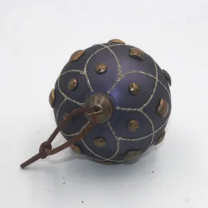 80mm圆形桑椹深紫色哑光玻璃球形圣诞装饰品批发,非常适合装饰您的圣诞树、家居或商店。