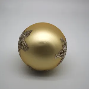 This product is made of glass and features a matte finish and glitter stars. It is blown and hand-painted.