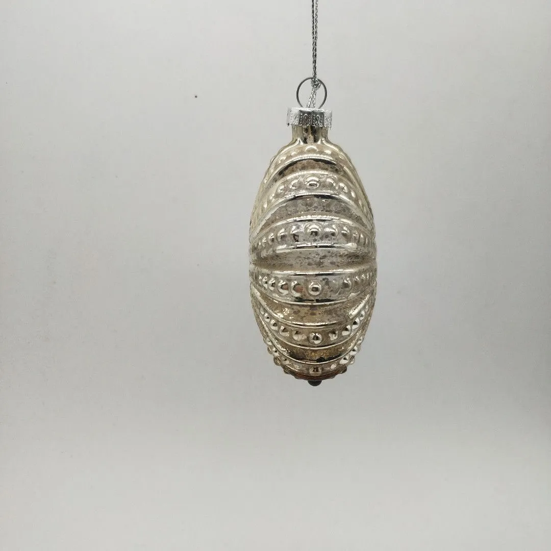 This product is made of high-quality mercury glass, with a delicate and durable finish.
