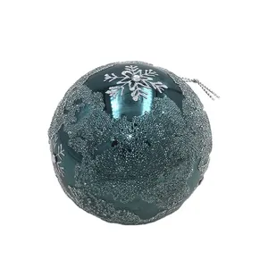 The snowflake design is classic and elegant, adding a touch of winter wonderland to your décor.