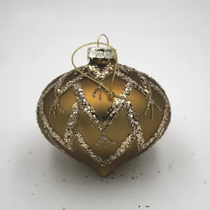 This Christmas ornament boasts a unique onion shape and a brown finish with a touch of sparkle, creating a classic and elegant look.