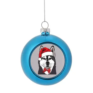 This product is made of high-quality glass and features a beautiful, festive design.