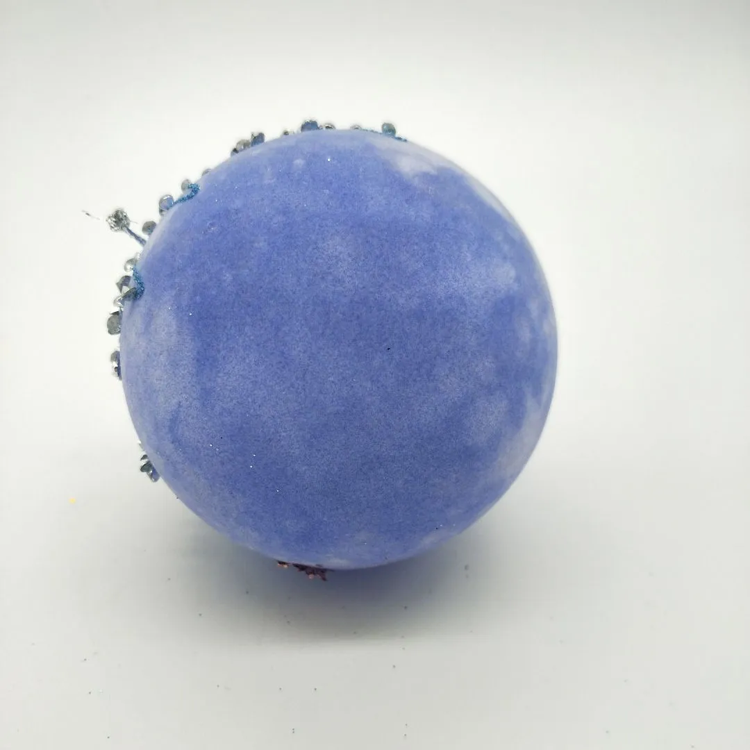 This product is a beautiful and festive ornament that is perfect for adding a touch of elegance to any Christmas tree. It is also a great gift idea for friends and family.