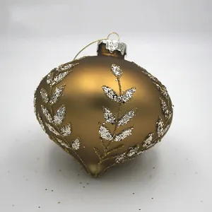 These Christmas tree ornaments are simple and elegant with a rustic look.