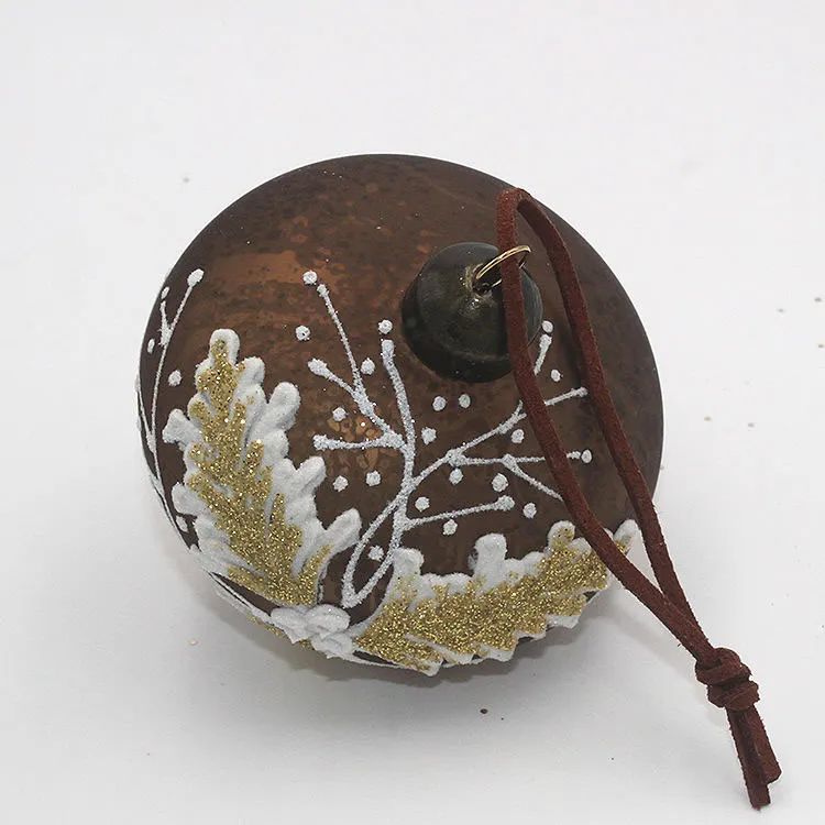 This product is crafted from high-quality glass, featuring a unique onion shape. The surface is adorned with delicate white and gold accents, creating a beautiful and sophisticated aesthetic.